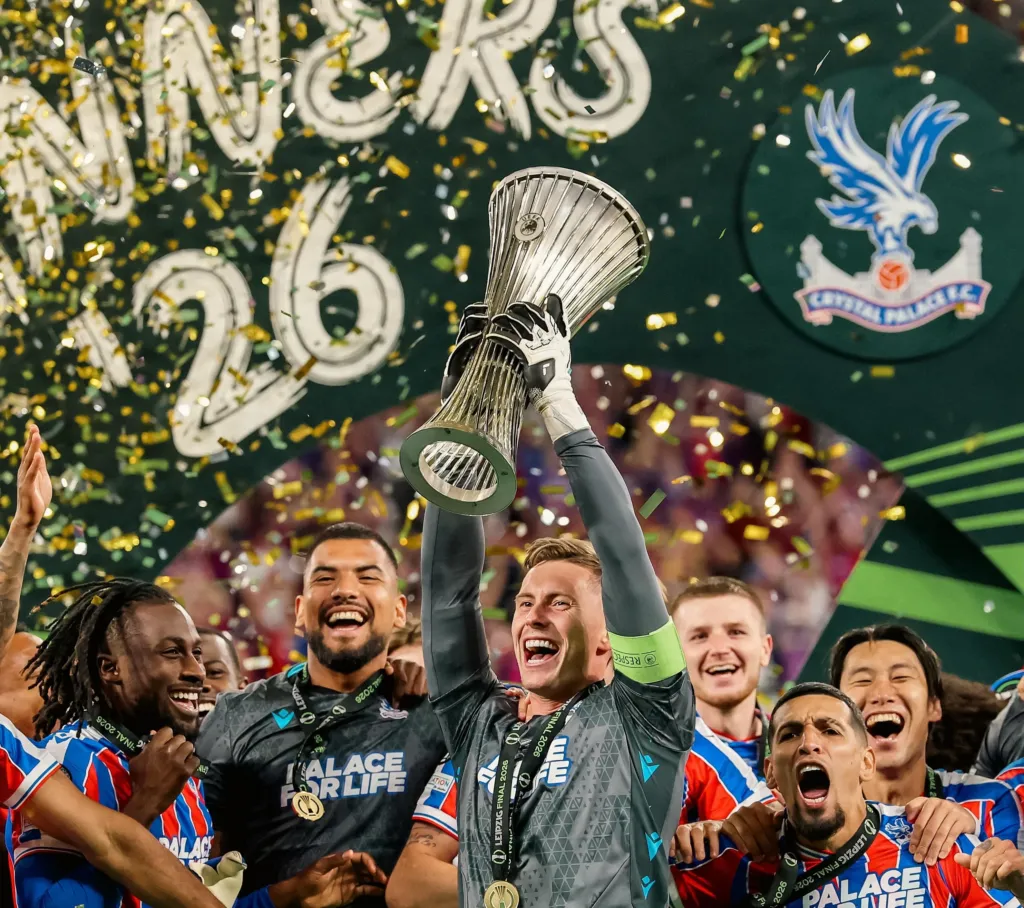 alt= Crystal Palace remporte la Ligue Conférence