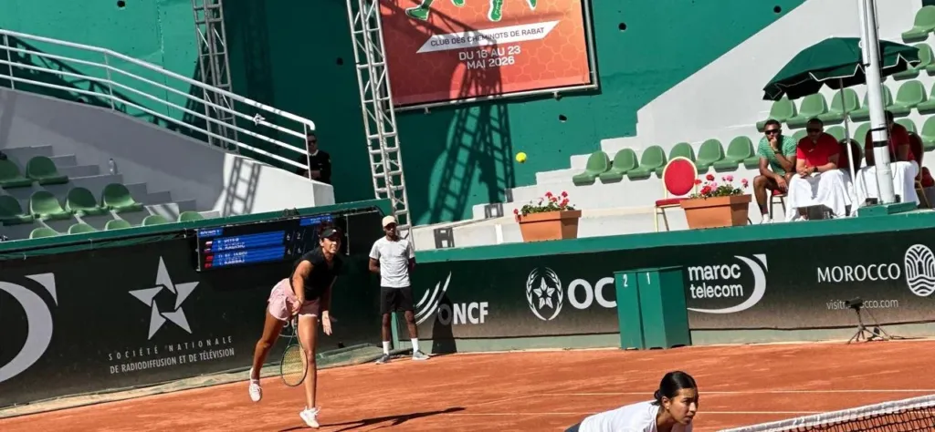 alt= El Jardi frustrée après sa défaite en double au GP Lalla Meryem.