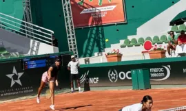 alt= El Jardi frustrée après sa défaite en double au GP Lalla Meryem.