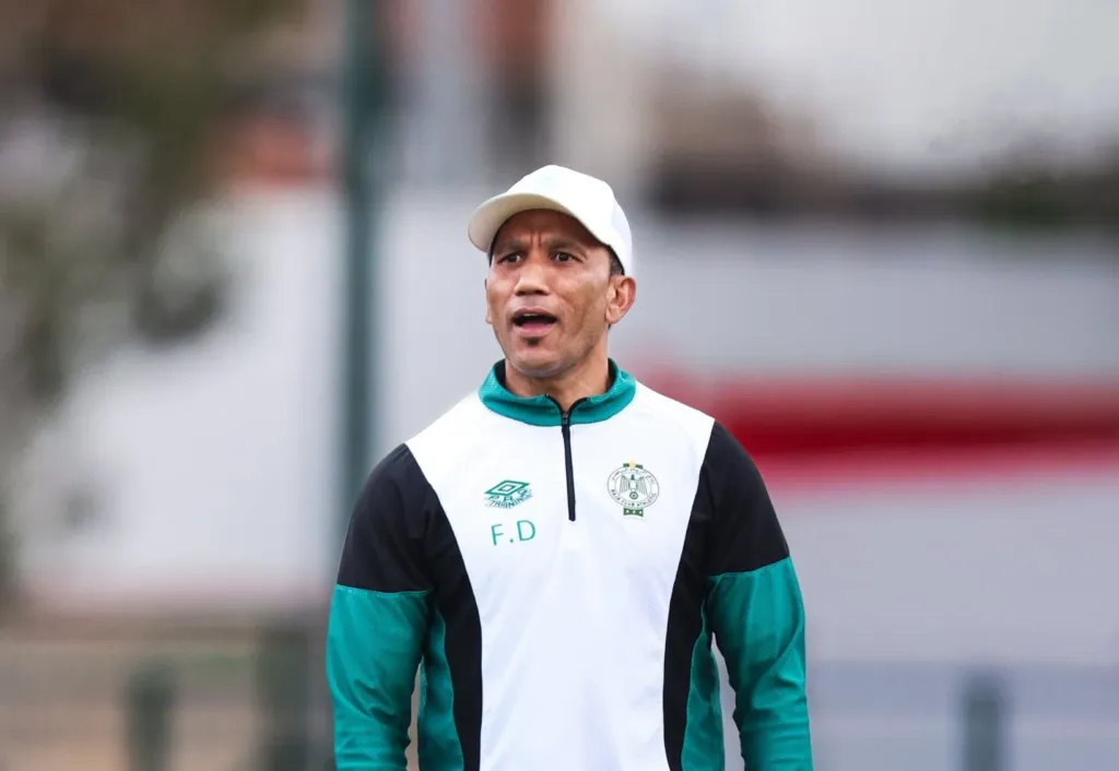 Alt= Fadlu Davids divise le Raja Casablanca.