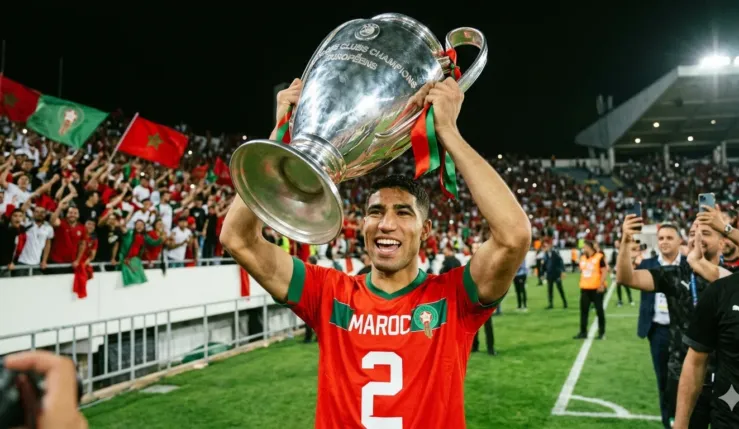 alt= Achraf Hakimi remporte sa troisième Ligue des champions UEFA.