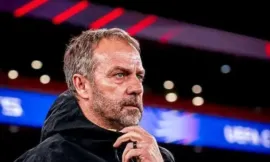 alt= Hansi Flick ému après le titre du Barça.