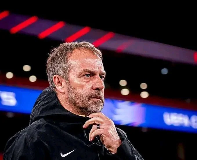 alt= Hansi Flick ému après le titre du Barça.