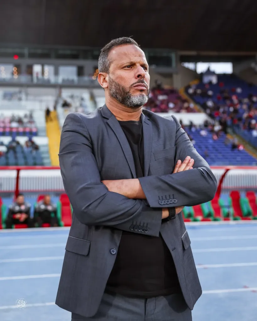 alt= Benchrifa après la victoire du WAC contre le Raja 1-0 dans le derby de Casablanca.