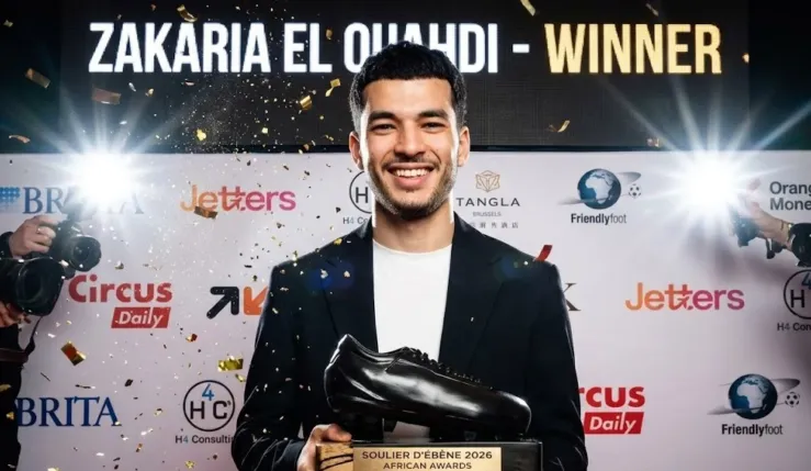 Alt= Zakaria El Ouahdi remporte le Soulier d'Ébène 2026.