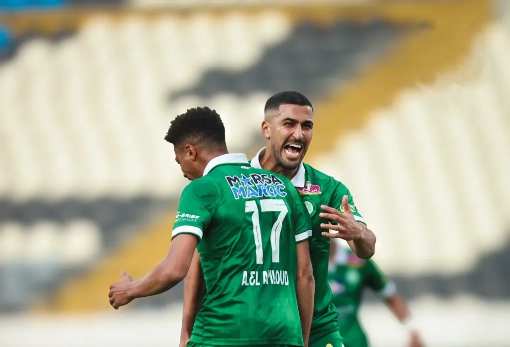 alt= Botola Pro D1 le Raja bat le DHJ et remonte à la 2e place.