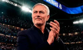 Alt= Real Madrid : Mourinho sur le banc.