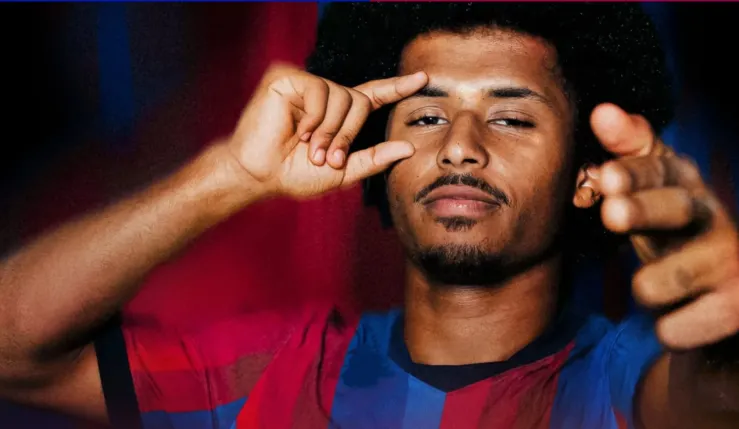 alt= Adeyemi signe au Barça jusqu'en 2031.