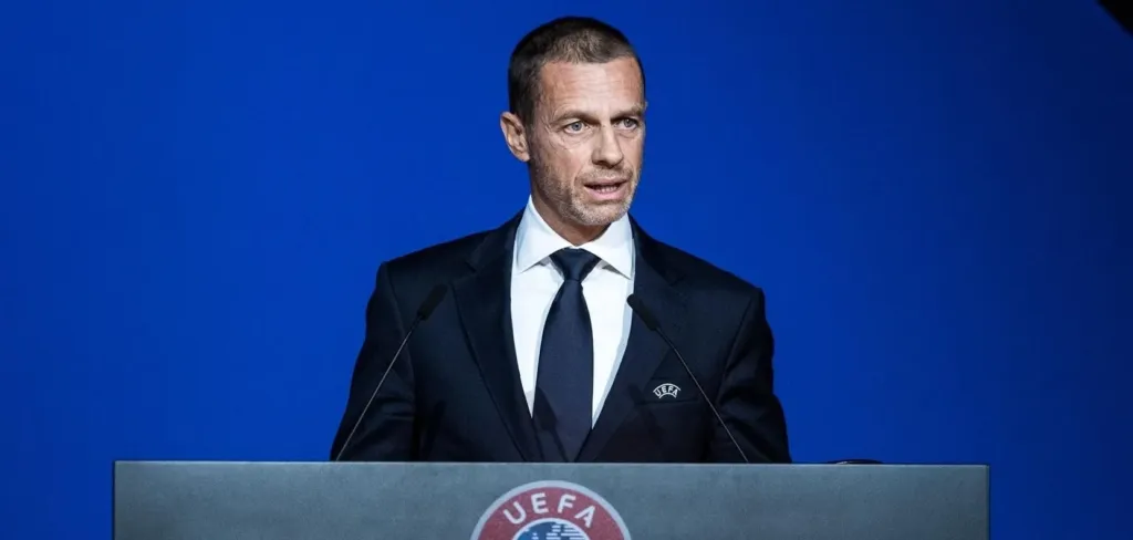 Alt= L’UEFA menace de boycotter les compétitions de la FIFA si la FIFA n'abandonne pas le projet porté par Infantino visant  céder des parts commerciaux des compétitions de la FIFA au secteur privé. 