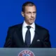 Alt= L’UEFA menace de boycotter les compétitions de la FIFA si la FIFA n'abandonne pas le projet porté par Infantino visant céder des parts commerciaux des compétitions de la FIFA au secteur privé.