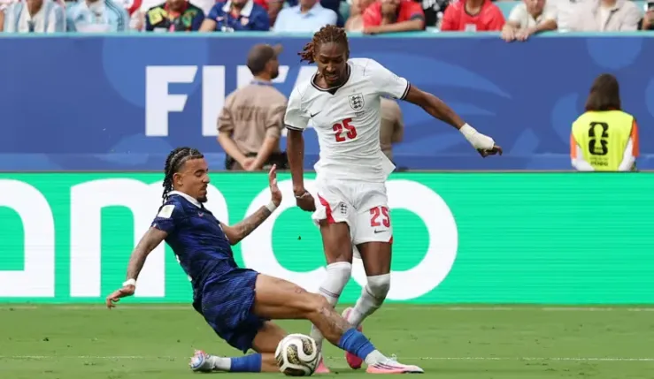 alt= L'Angleterre bat la France (6-4) et termine 3e du Mondial 2026.
