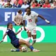 alt= L'Angleterre bat la France (6-4) et termine 3e du Mondial 2026.