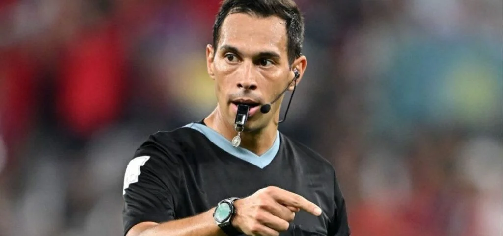 Alt= Facundo Tello arbitre Maroc France