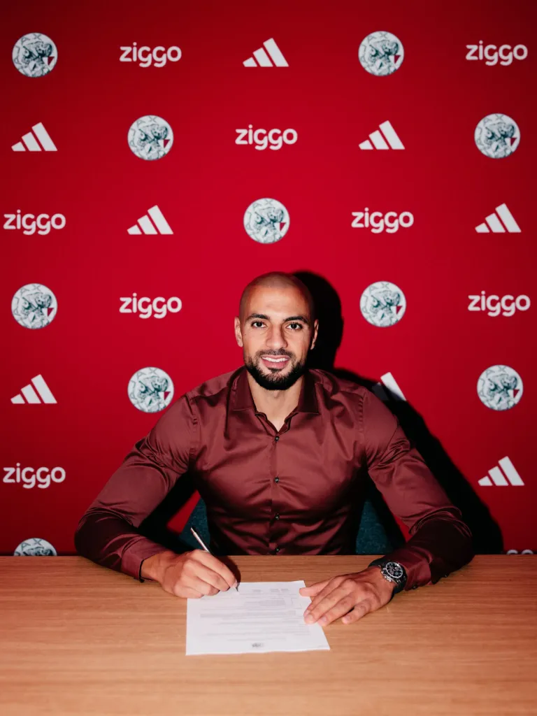 Alt= Sofyan Amrabat à l’Ajax : le Marocain signe jusqu’en 2028.