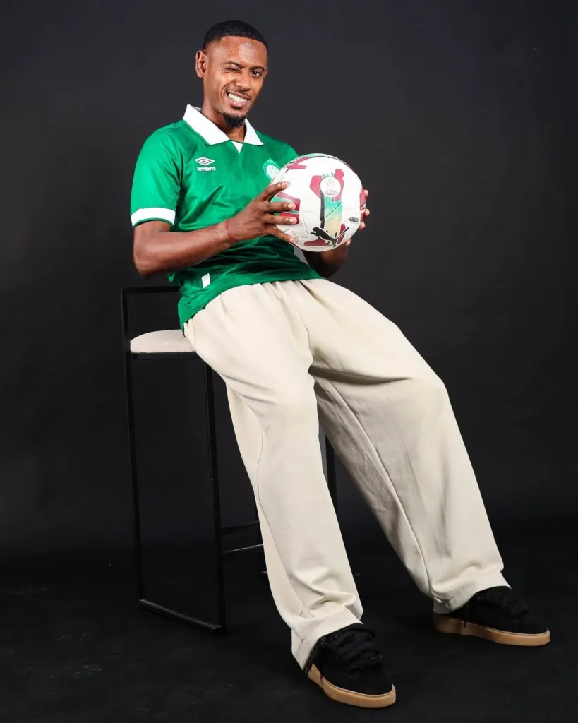 alt= Younès Dahmani rejoint le Raja jusqu'en 2030.