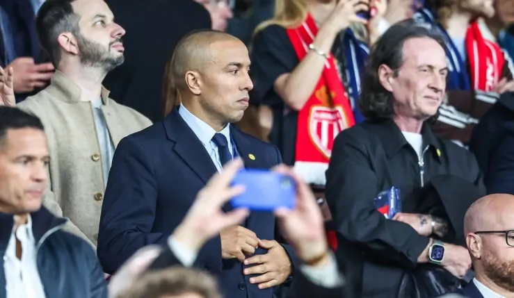Alt= Houssine Kharja défend Infantino.