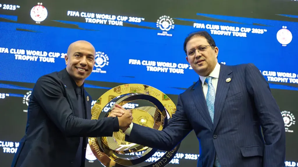 alt= Houssine Kharja défend Infantino