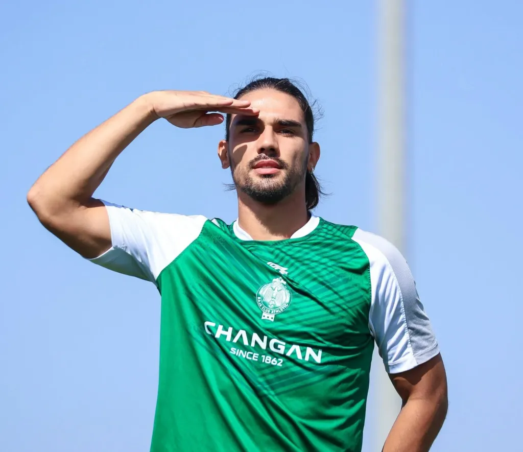 ALT= Marian Huja rejoint le Raja