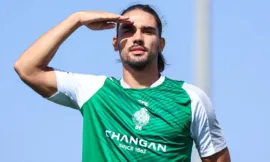 ALT= Marian Huja rejoint le Raja