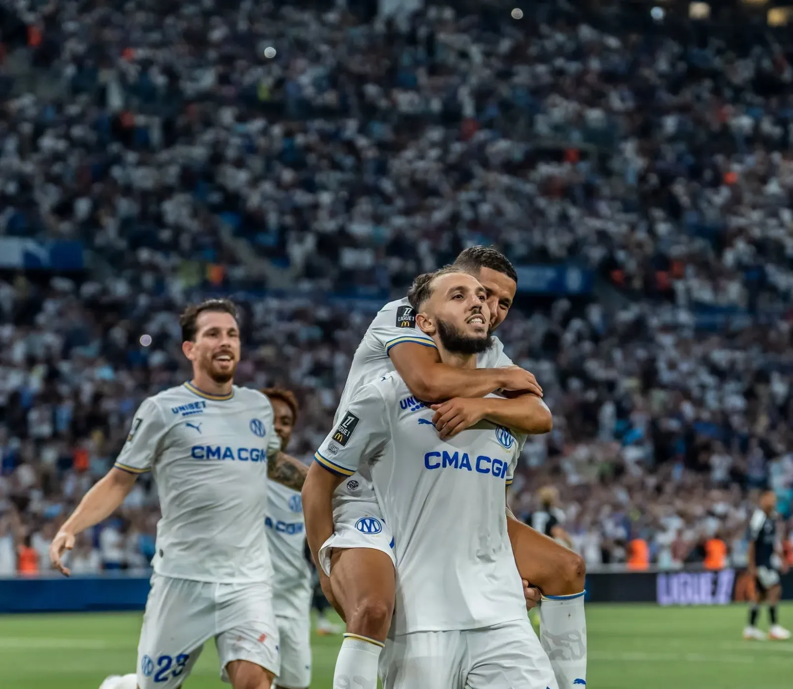 L&rsquo;OM débute sa saison par une victoire (4-0) face à Strasbourg réduit à 10