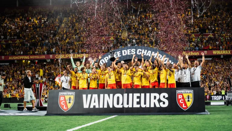 Exploit monumental à Bollaert : Réduit à 10, Lens braque le PSG et s’offre le Trophée des Champions !