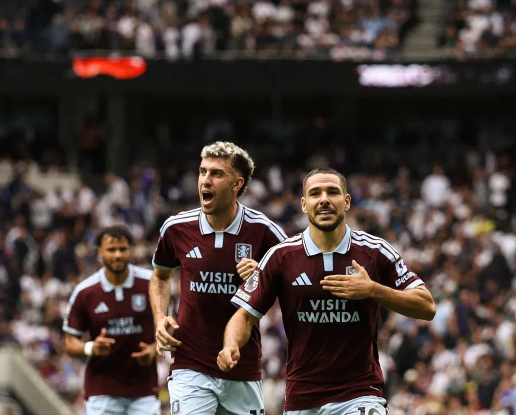 ALT= Aston Villa Tottenham Premier League.
