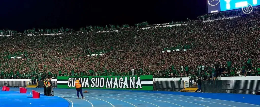 Alt= Raja - Curva Sud juge le mercato des Verts modestes par rapports aux ambitions du club.