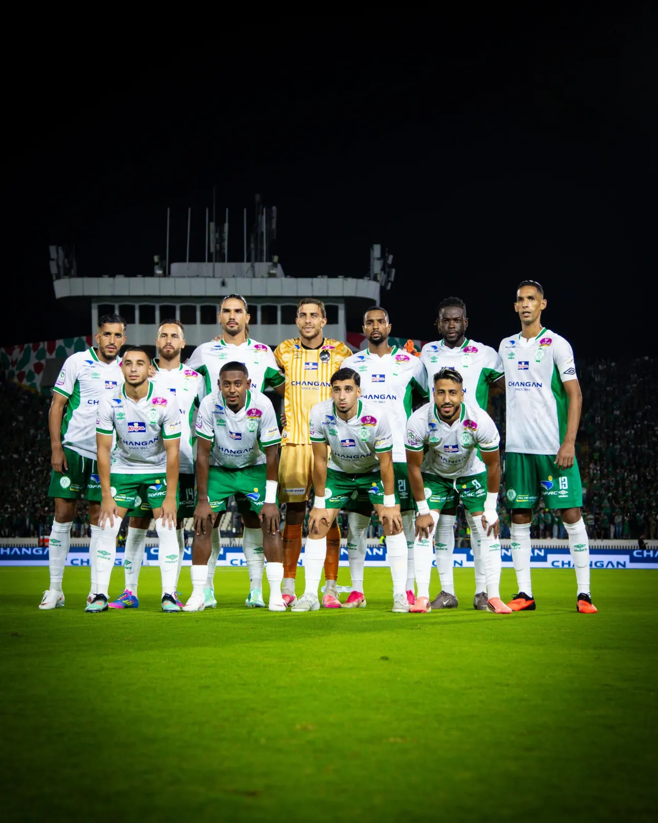 Botola Pro : Devant 40 000 fans en folie et un hommage vibrant, le Raja régale à la mi-temps !